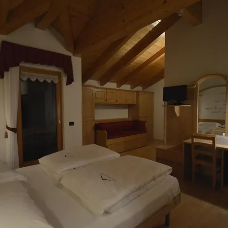 Hotel Garni Sant'Antonio Con Spa Madonna di Campiglio Exterior photo