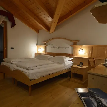 Hotel Garni Sant'Antonio Con Spa Madonna di Campiglio Exterior photo