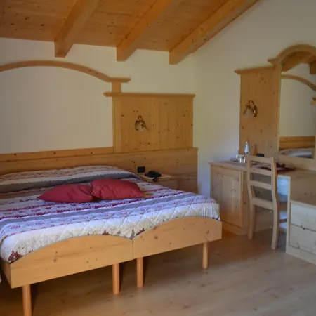 Hotel Garni Sant'Antonio Con Spa Madonna di Campiglio Exterior photo
