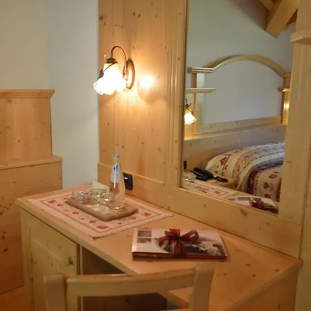 Hotel Garni Sant'Antonio Con Spa Madonna di Campiglio Exterior photo